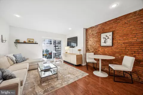 2210 Kater St, Philadelphia, PA 19146