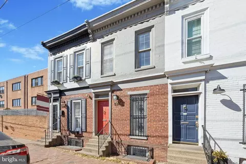 534 S 8th St, Philadelphia, PA 19147