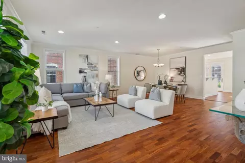 202 Commodore Ct, Philadelphia, PA 19146