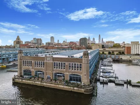 7 N Christopher Columbus Blvd N #219, Philadelphia, PA 19106