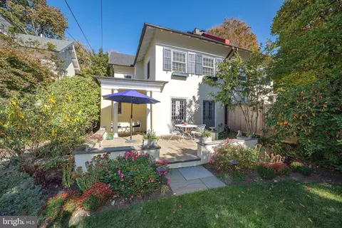 8711 Shawnee St, Philadelphia, PA 19118