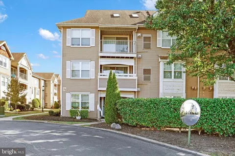 73202 Delaire Landing Rd #202, Philadelphia, PA 19114