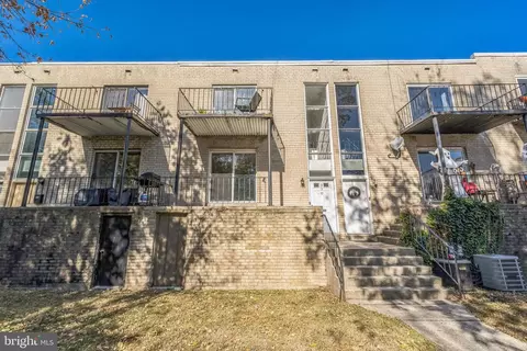 320 Hermit St, Philadelphia, PA 19128