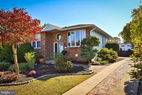614 Cheswick Rd, Philadelphia, PA 19128