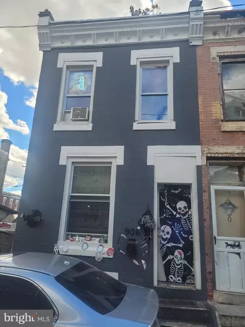 906 W Seltzer St, Philadelphia, PA 19133