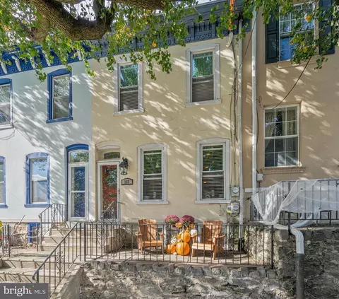 127 Kalos St, Philadelphia, PA 19128