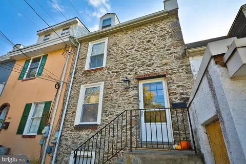 111 Pensdale St, Philadelphia, PA 19127
