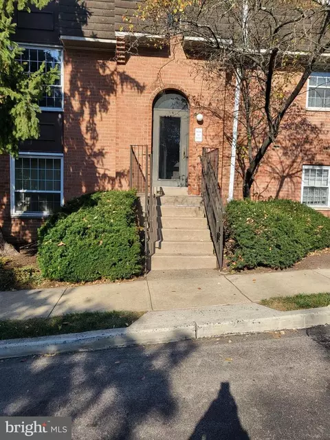 4000 Gypsy Ln #401, Philadelphia, PA 19129
