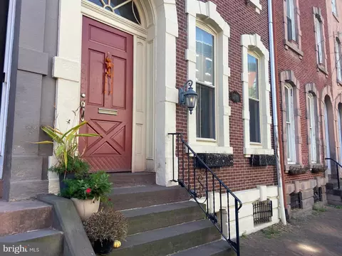 2306 Spruce St #201, Philadelphia, PA 19103