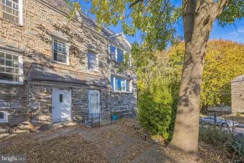 7301 Greenhill Rd, Philadelphia, PA 19151