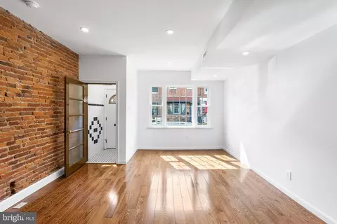 809 Greenwich St, Philadelphia, PA 19147