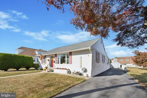 9220 Gillespie St, Philadelphia, PA 19114