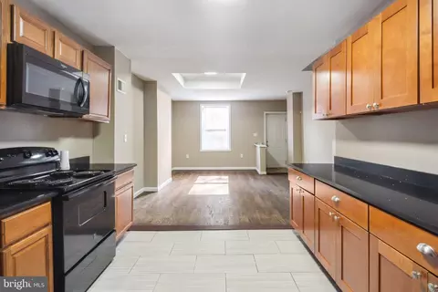 3735 Aspen St, Philadelphia, PA 19104