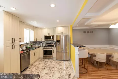 352 Tomlinson Ter, Philadelphia, PA 19116