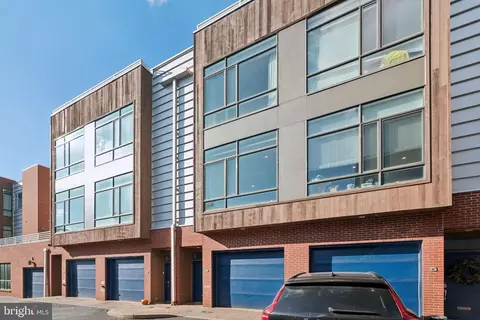 333 Green St #4, Philadelphia, PA 19123