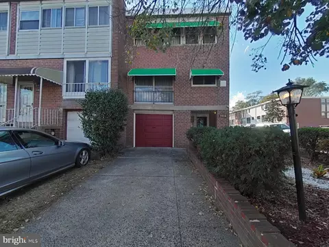 3016 S 68th St, Philadelphia, PA 19142