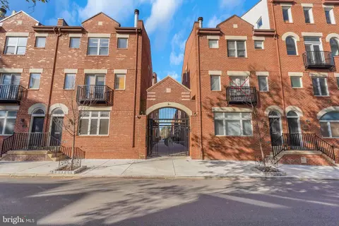212-24 S 24th St #2418B, Philadelphia, PA 19103