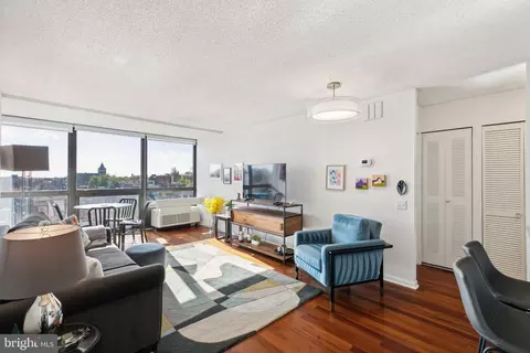 241 S 6th St #711A, Philadelphia, PA 19106