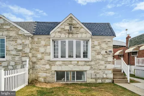 8825 Brocklehurst St, Philadelphia, PA 19152