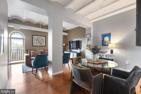825 N 29th St #3H, Philadelphia, PA 19130