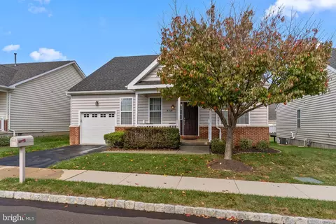 2675 Honeysuckle Ln, Philadelphia, PA 19116