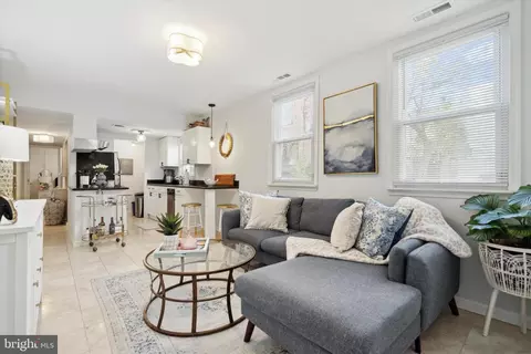 328 Queen St #2, Philadelphia, PA 19147