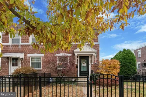 525 Overlook Rd, Philadelphia, PA 19128
