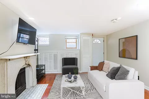 1017 Spruce St #A, Philadelphia, PA 19107