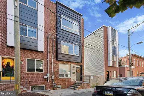 2042 Titan St, Philadelphia, PA 19146