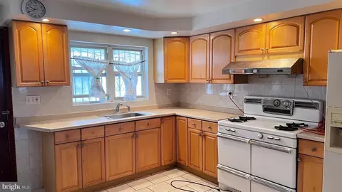 930 Tasker St, Philadelphia, PA 19148