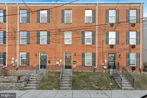 3815 Lauriston St, Philadelphia, PA 19128