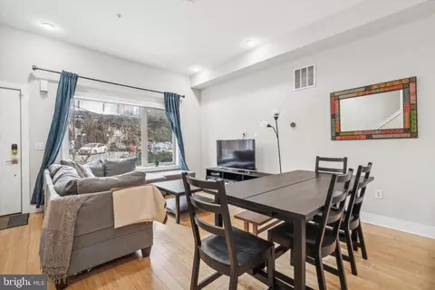 504 Cambridge St, Philadelphia, PA 19123