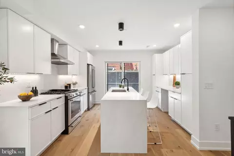 2035 Waverly St #1, Philadelphia, PA 19146