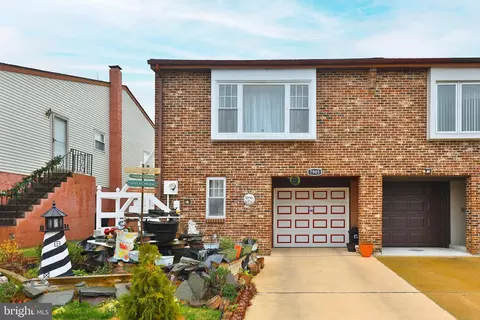 7905 Revere St, Philadelphia, PA 19152