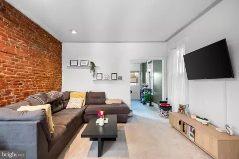 2207 Mount Vernon St, Philadelphia, PA 19130