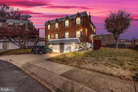 8926 Maxwell Pl, Philadelphia, PA 19152