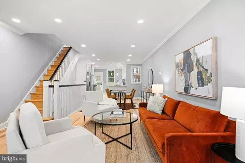 18 E Hortter St, Philadelphia, PA 19119