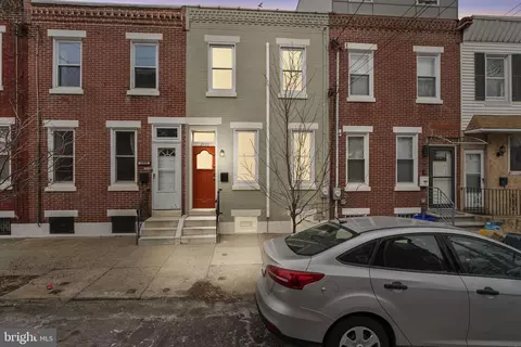 2958 Almond St, Philadelphia, PA 19134