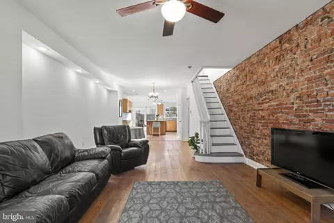 360 Jackson St, Philadelphia, PA 19148