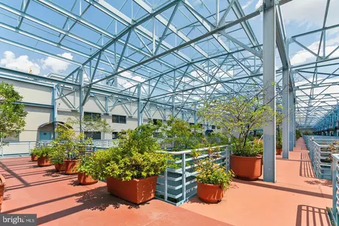 7 N Christopher Columbus Blvd #200, Philadelphia, PA 19106