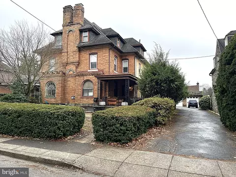 7814 Ardleigh St, Philadelphia, PA 19118