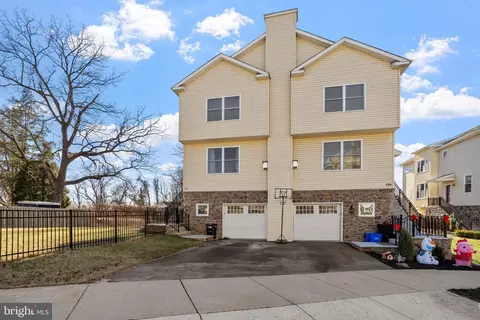 731 Valley Green Ct, Philadelphia, PA 19128