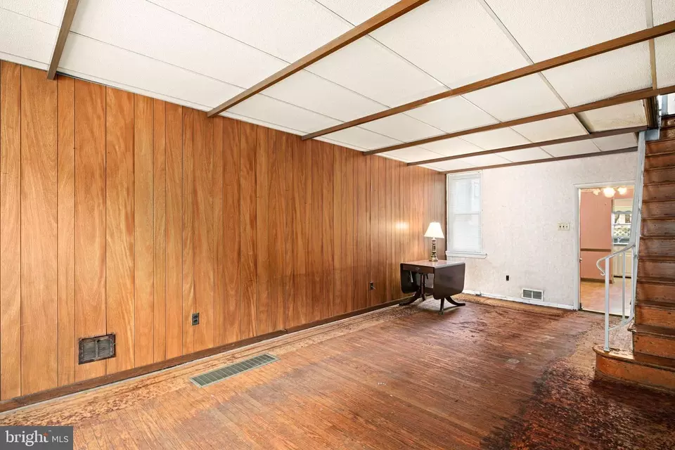Living - 2639 Bainbridge St, Philadelphia, PA 19146 photo 4 of 5