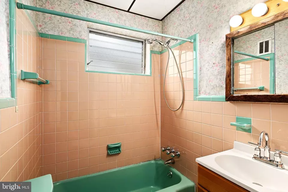 Bath - 2639 Bainbridge St, Philadelphia, PA 19146 photo 1 of 1