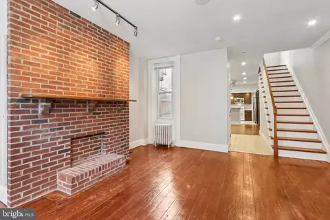 969 N 5th St, Philadelphia, PA 19123