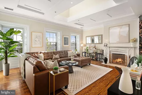 258 S 3rd St #6, Philadelphia, PA 19106