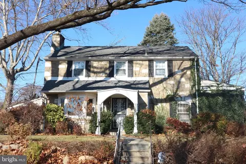 708 Grakyn Ln, Philadelphia, PA 19128
