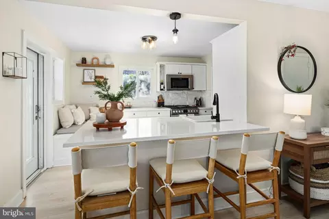 631 Wises Mill Rd, Philadelphia, PA 19128