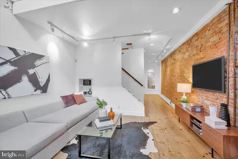715 Pemberton St, Philadelphia, PA 19147