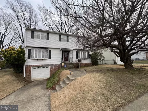 8932 Alicia St, Philadelphia, PA 19115